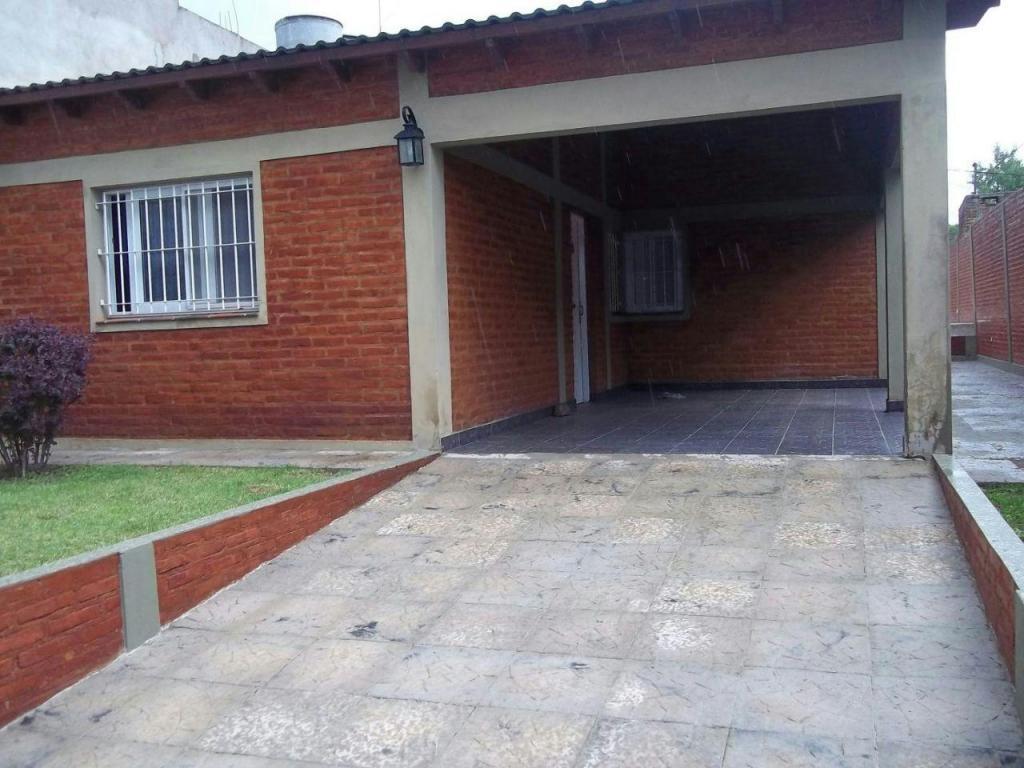 Alquiler de casa con pileta privada