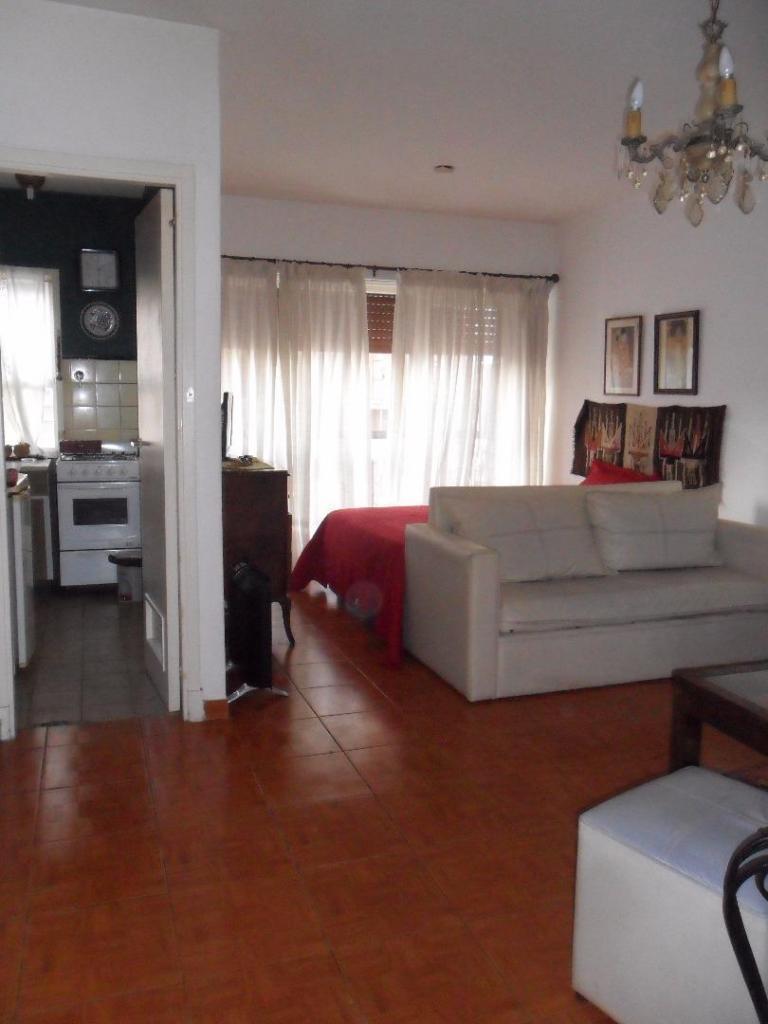 Venta Departamento 1 Ambiente a la Calle con Balcon