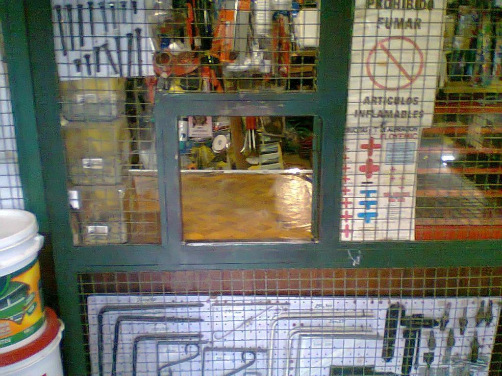 SE VENDE FONDO DE COMERCIO FERRETERIA O MERCADERIA