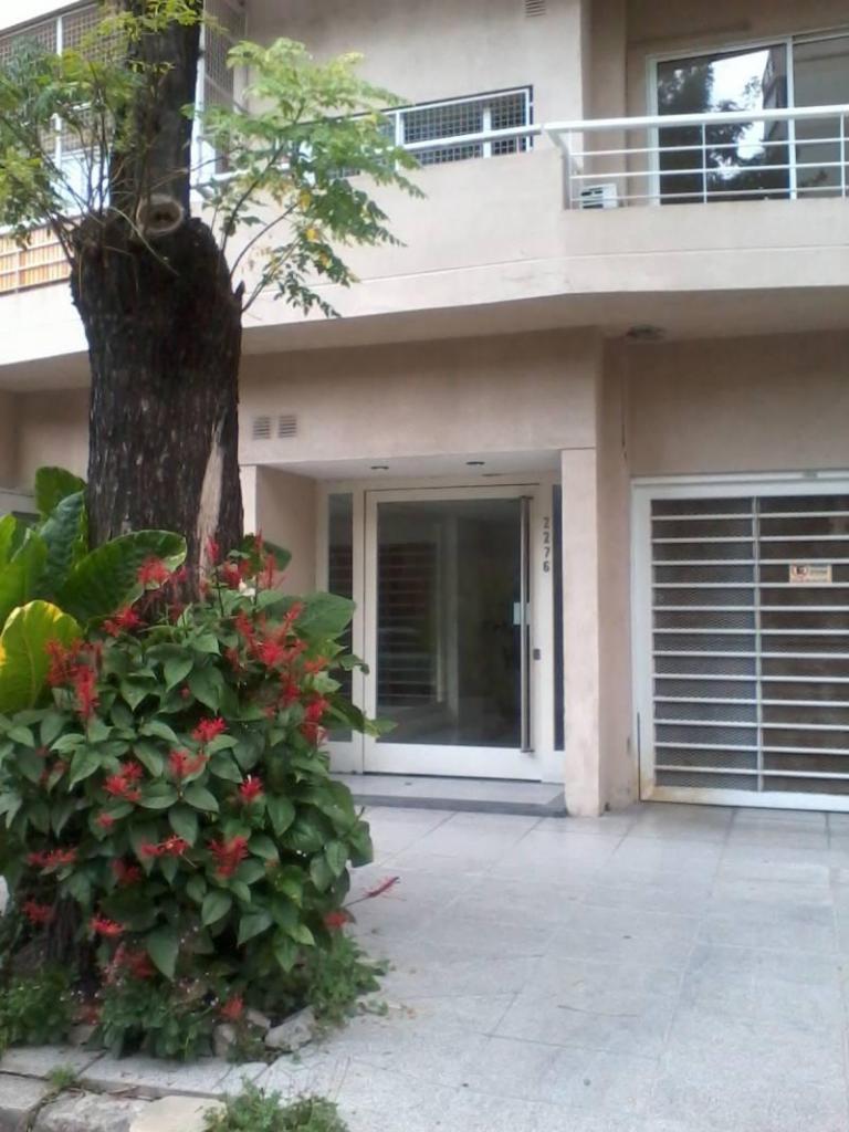 DEPARTAMENTO AL FRENTE CON BALCÓN