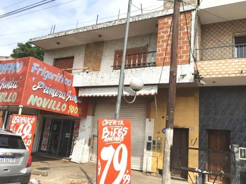 EN VENTA! Oportunidad 2 LOCALES AMPLIO Depto 3 Amb CON PATIO