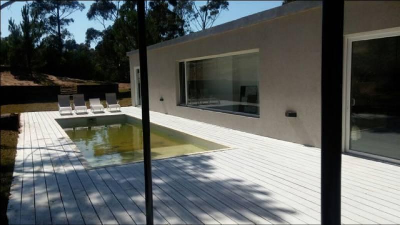 Lindisima casa moderna en venta en barrio residencial en costa esmeralda
