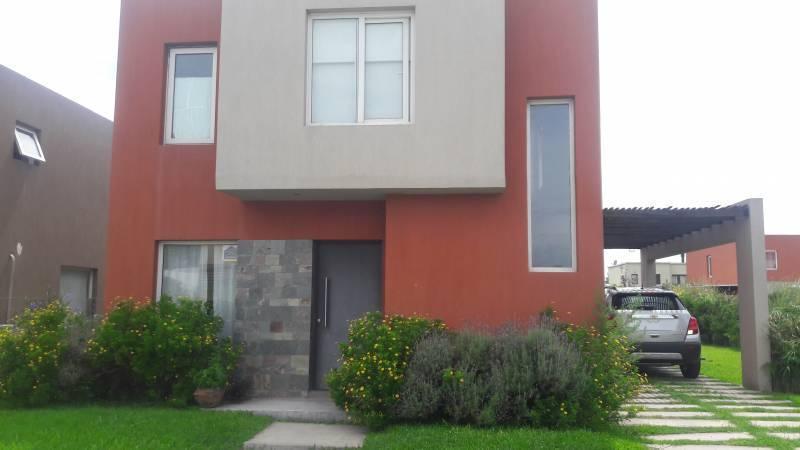 Alquiler de casa en Barrio Cerrado El Hornero