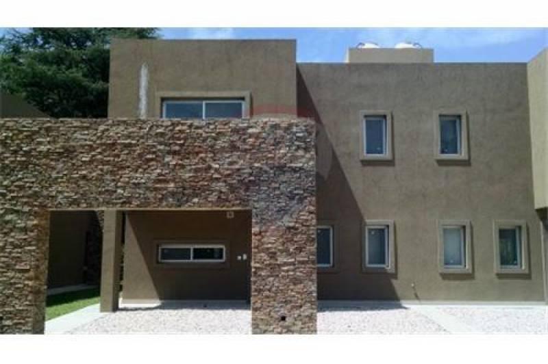 VENTA DUPLEX 2 DORM. DOBLE COCHERA EN CONDOMINIO