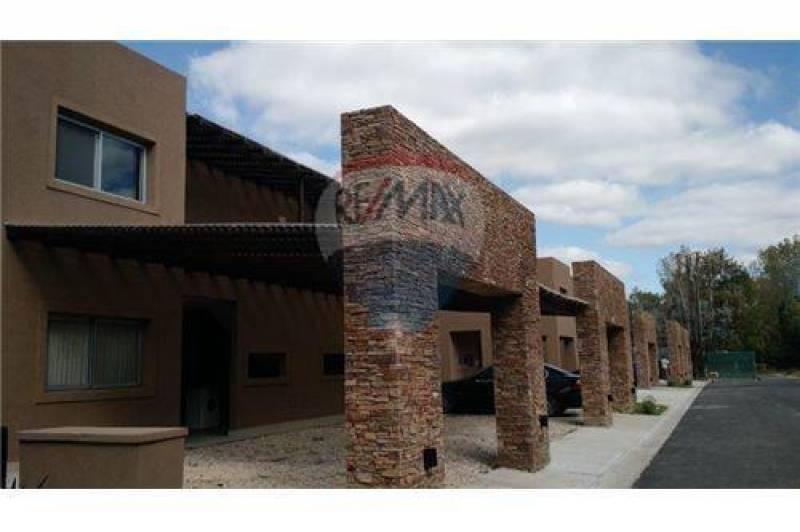 VENTA DUPLEX 3 DORM. DOBLE COCHERA EN CONDOMINIO