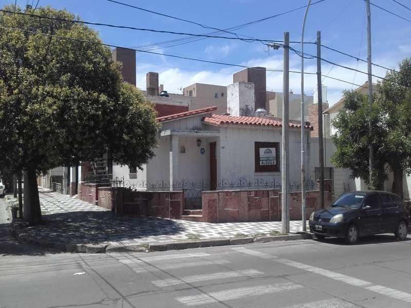 CASA EN ALQUILER | 27 de Abril y Vieytes