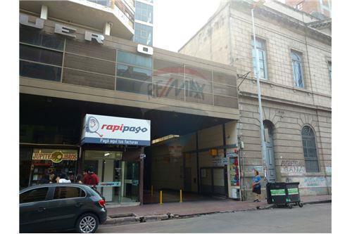 VENDO EXCELENTE COCHERA CÉNTRICA PLANTA BAJA