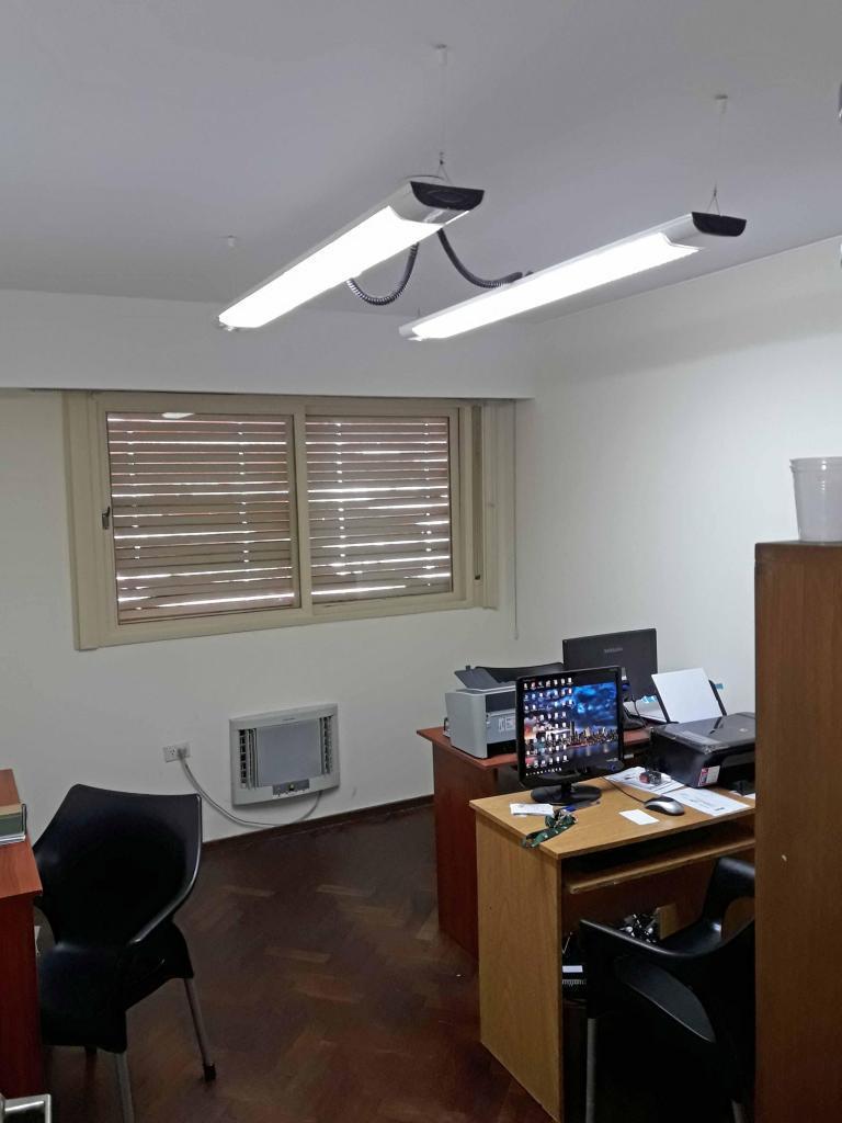 Oficina en Corrientes y San Lorenzo, en el 1° piso, 12m², pleno centro de