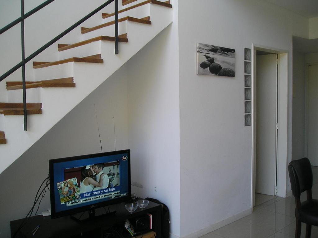 HERMOSO Dx. con cochera descubierta 2 amb.Baño y Toalet