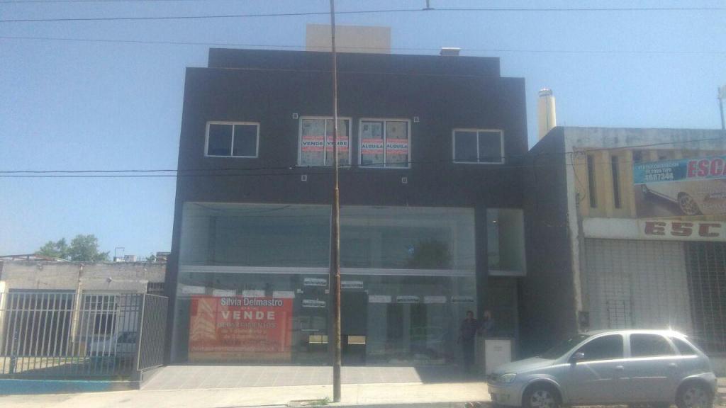Amplio local en Julio A. Roca 900 exelen