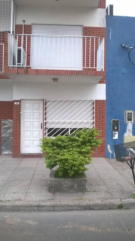 Duplex de 3 ambientes con patio y balcon