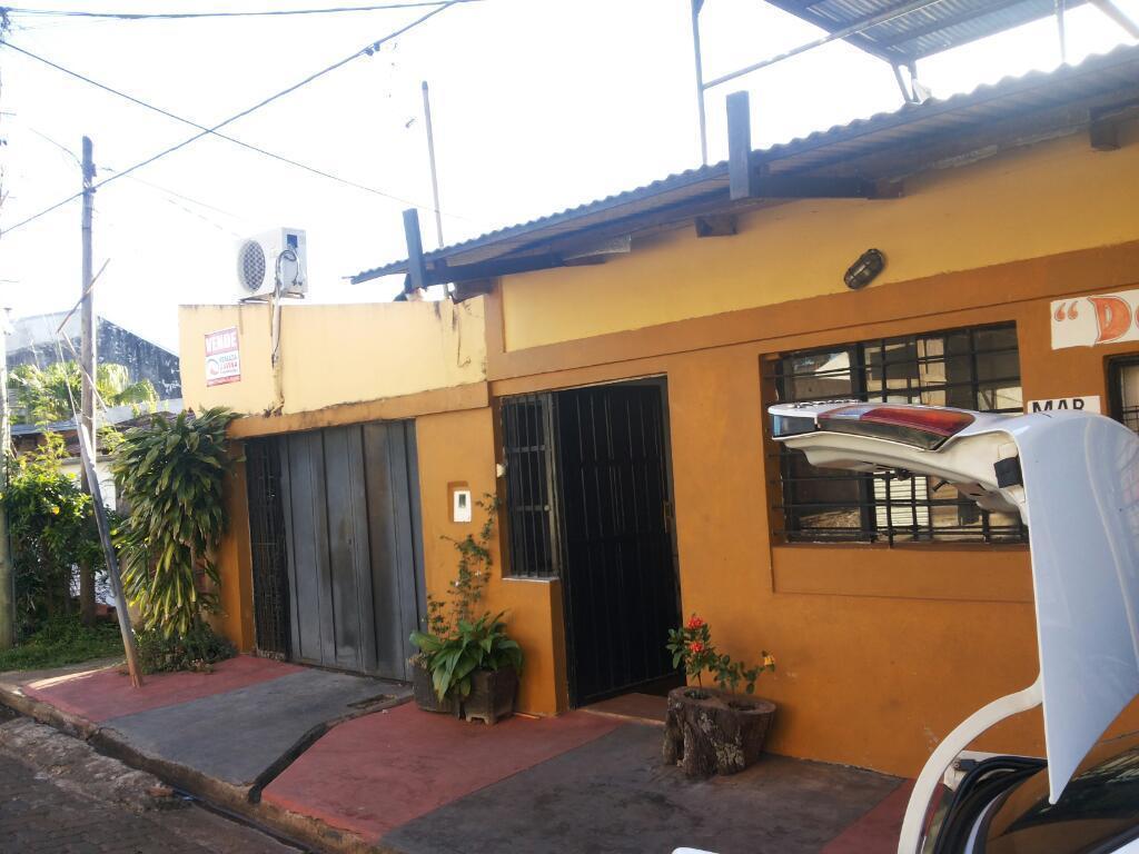 Casa en Esquina a Mts. de Av. Corrientes Y Centenario