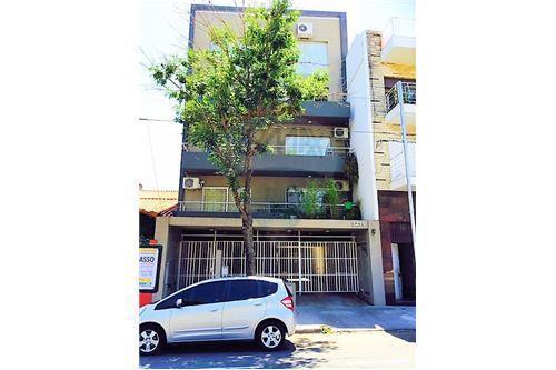 VENTA TRIPLEX COGHLAN 2 AMBIENTES TERRAZA PROPIA