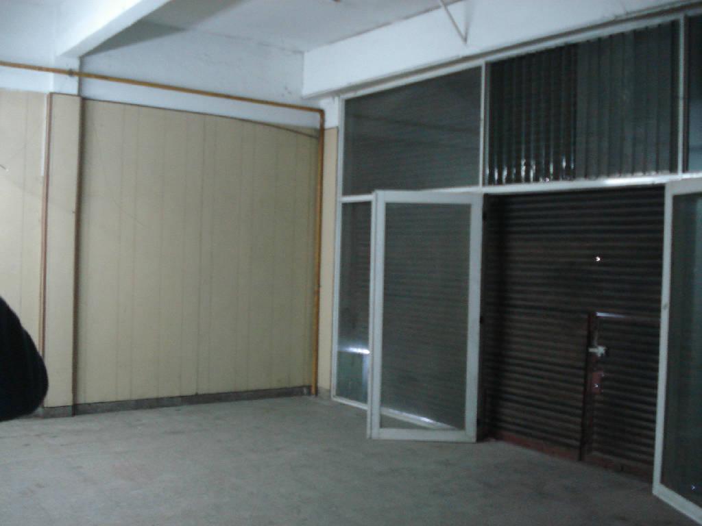 LOCAL C/CÁMARA FRIGORÍFICA Y VESTUARIOS