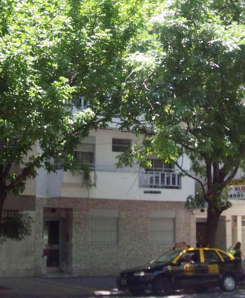 Depto. 3 amb. en PB, c/ 2 patios. 55 mts.2 totales. $1800 exp