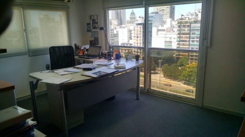 Excelente oficina en dúplex Impecable: 5 despachos area de trabajo sala de reuniones 100 m2 aprox. impecable E