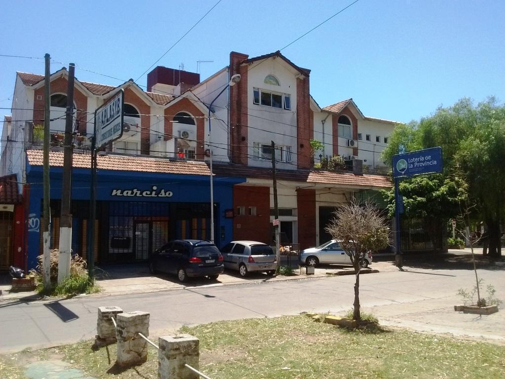 Local en Alquiler en , Tres de febrero $ 2600