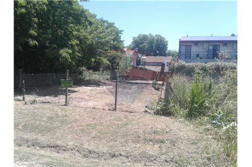 Lote con escritura frente al Hospital Ausral