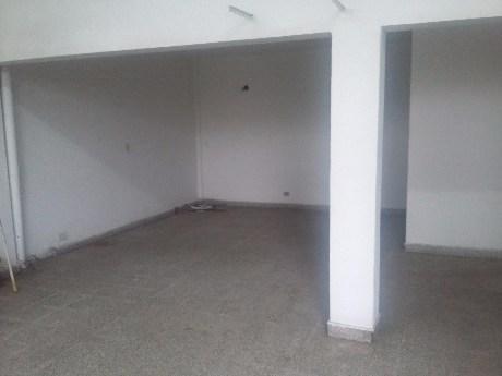 Local con Vivienda en venta en  Oeste