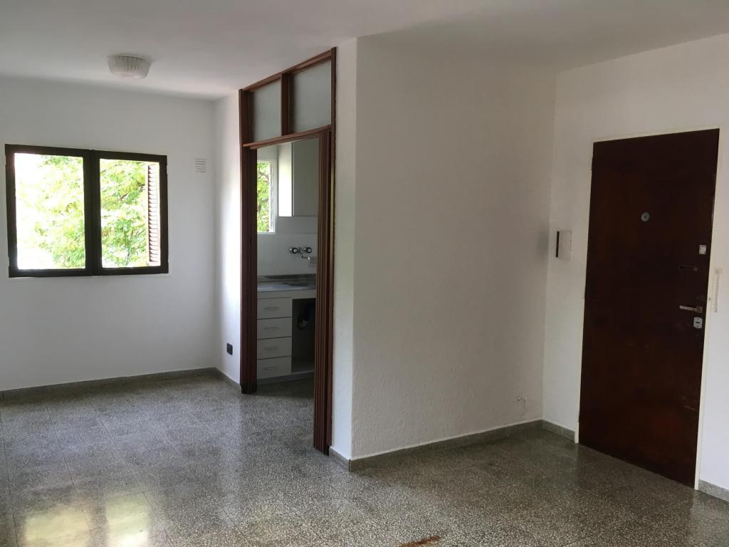 Alquiler departamento de dos dormitorios en , esquina La Paz y Juan Manuel de Rosas