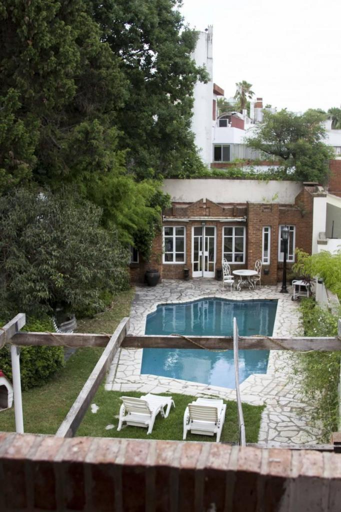 Alquiler casa 7 ambientes con jardín y piscina Güemes 1300
