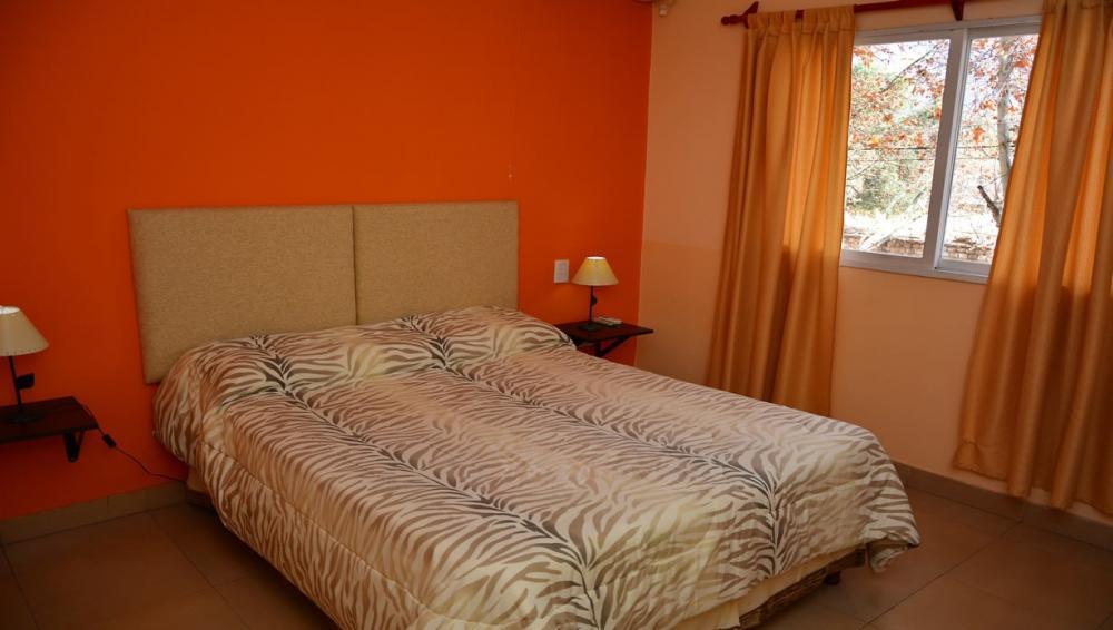 dr28 Hotel para 1 a 5 personas con pileta y cochera en