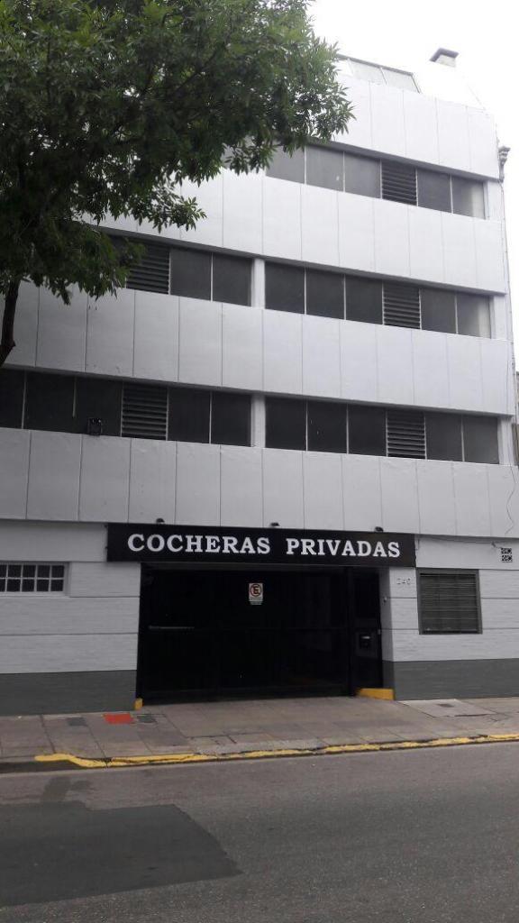 Cocheras privadas en Alberti 200