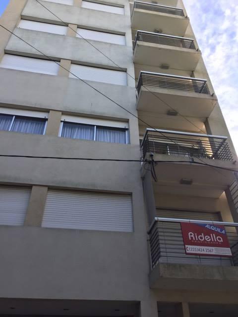 Se ALQUILA EXCELENTE DPTO EN 26 Y 64