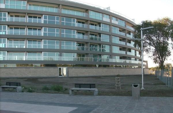 Departamento en Ribera urbana / Paseo de la Costa