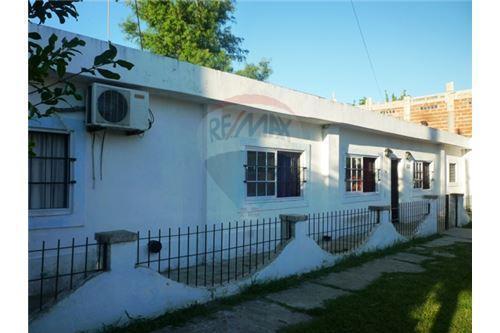 Venta Casa 3 amb. jardín, garage Calle Cotenaster 1900 El Talar