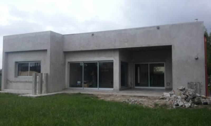 VENTA CASA A TERMINAR BARRANCAS DE IRAOLA !!! OPORTUNIDAD