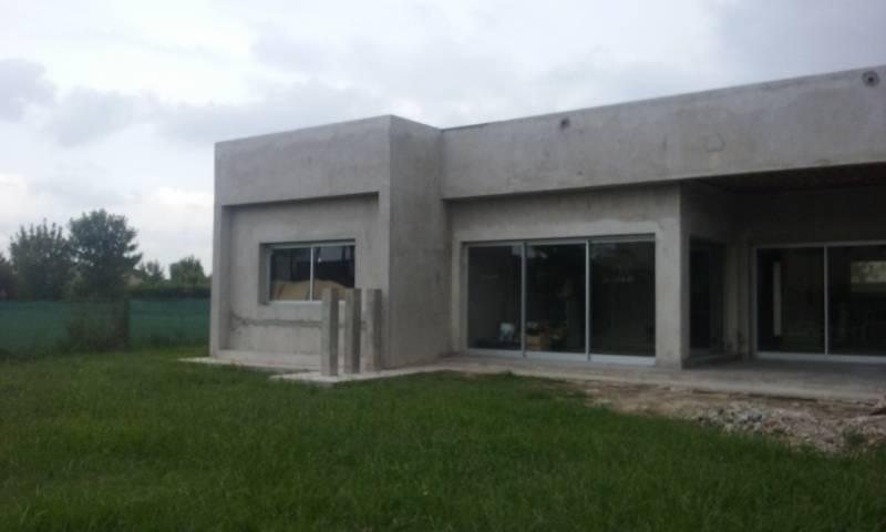 VENTA CASA A TERMINAR BARRANCAS DE IRAOLA !!! OPORTUNIDAD