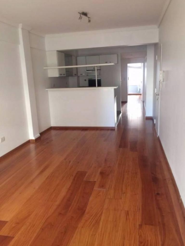 DEPARTAMENTO DE 2 AMBIENTES CON BALCON AL FRENTE