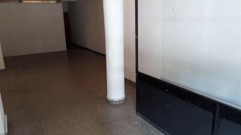 Local de 64 m2. al frente sobre Av. Gaona. Bajas expensas