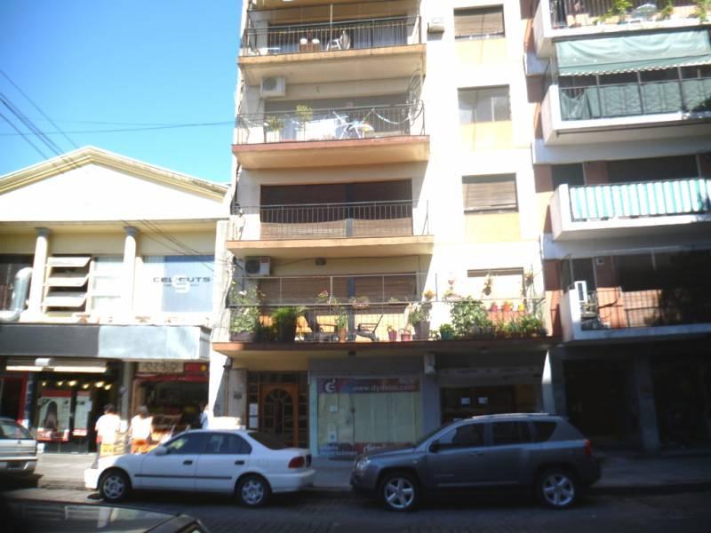 ¡OPORTUNIDAD! , 4 amb. c/balcón, ¡FRENTE: muy luminoso!, en VENTA