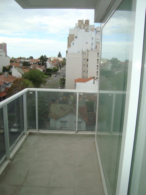 Alquiler 24M Piso con cochera y baulera Playa Grande BooK Inmobiliaria