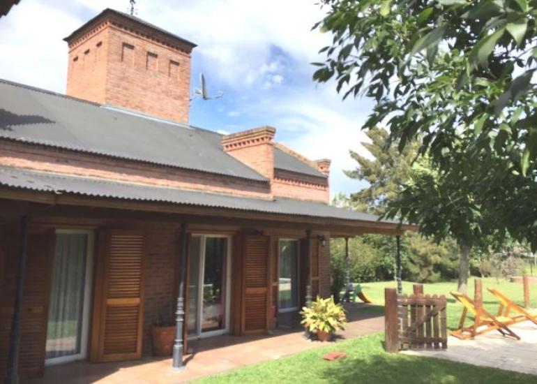 PROPIEDAD EN UNA PLANTA CON INCREÍBLE PARQUE