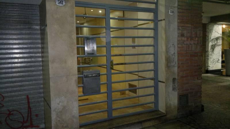 Alquiler 1 ambiente con patio y cocina independiente