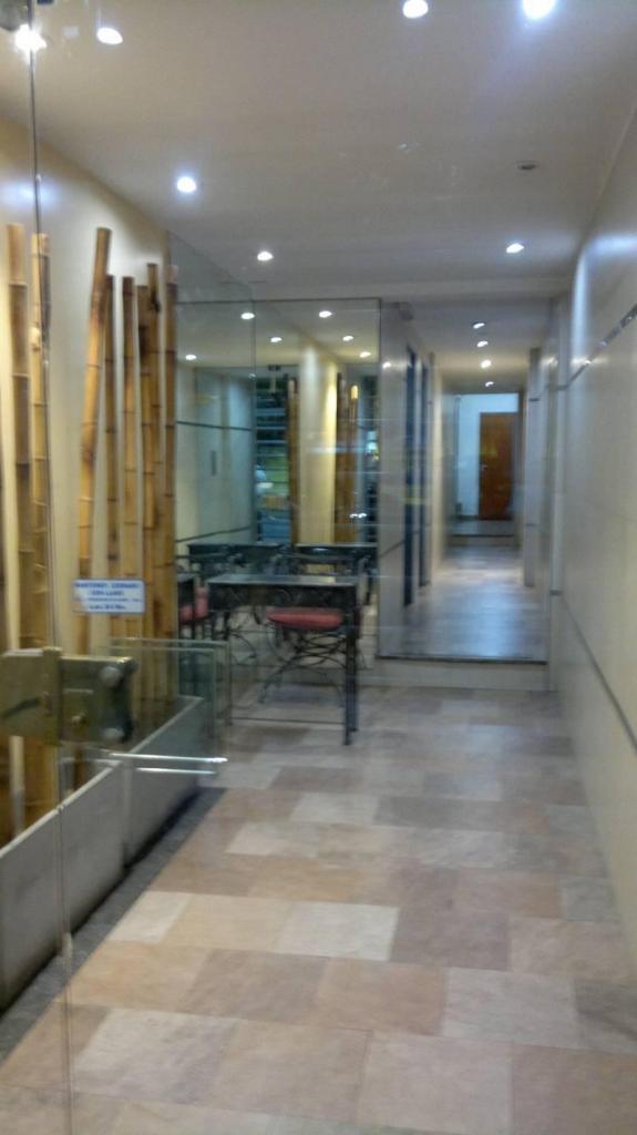 Alquiler 1 ambiente con patio y cocina independiente