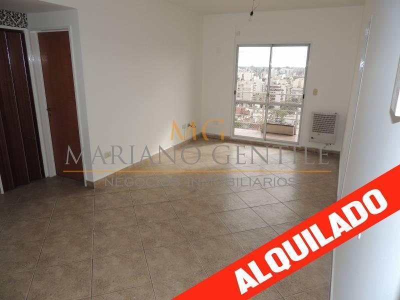 DEPARTAMENTO de 2 Ambientes AL FRENTE ***En Muy Buen Estado***