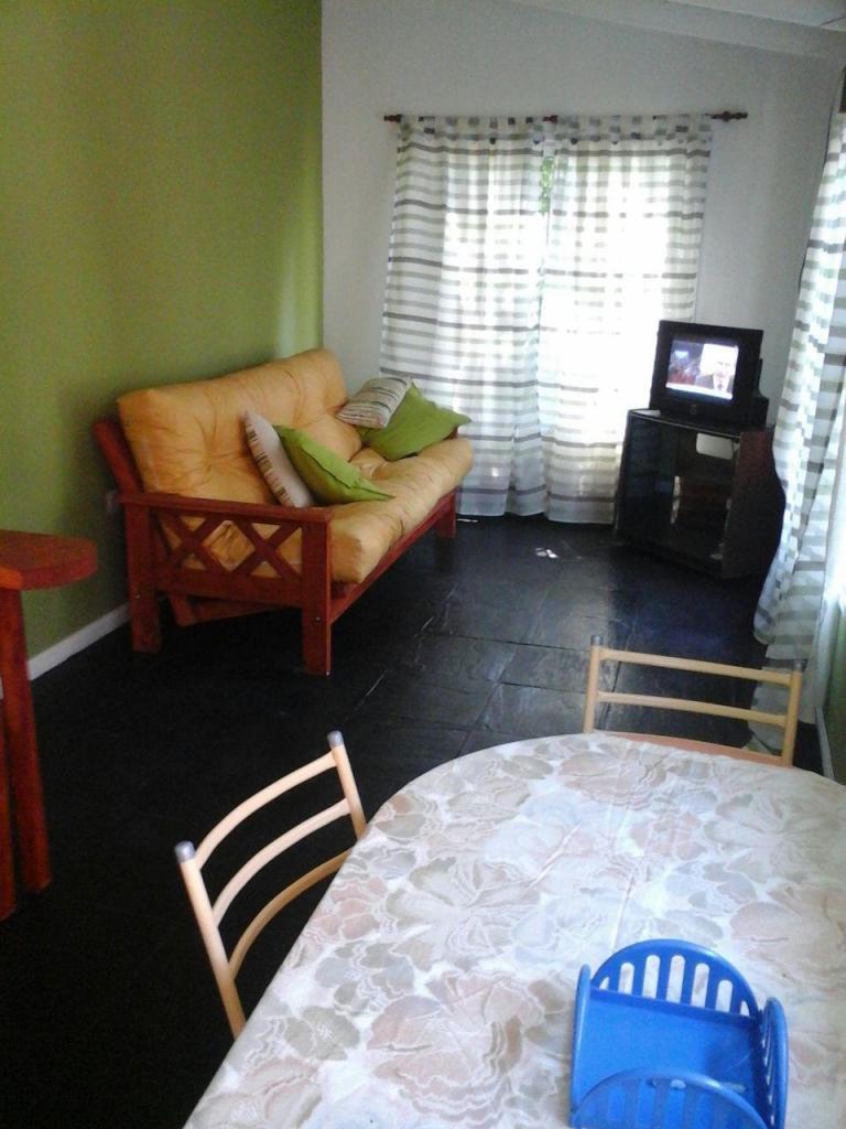 MONOAMBIENTE EN SANTA TERESITA PARA 2 PERSONAS . CONSULTE POR FINES DE SEMANA Y FERIADOS LARGOS . VALOR POR DIA $ 500