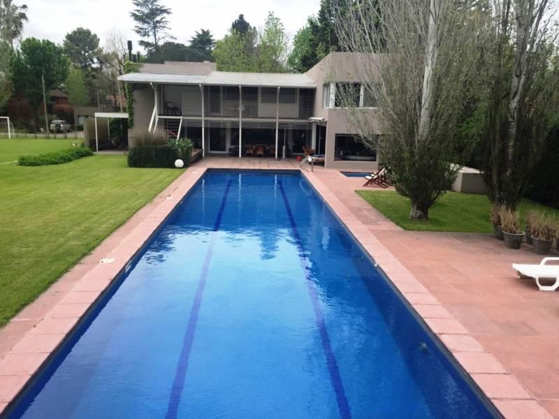 Espectacular Residencia en Highland Park CC. Venta y/o Alquiler