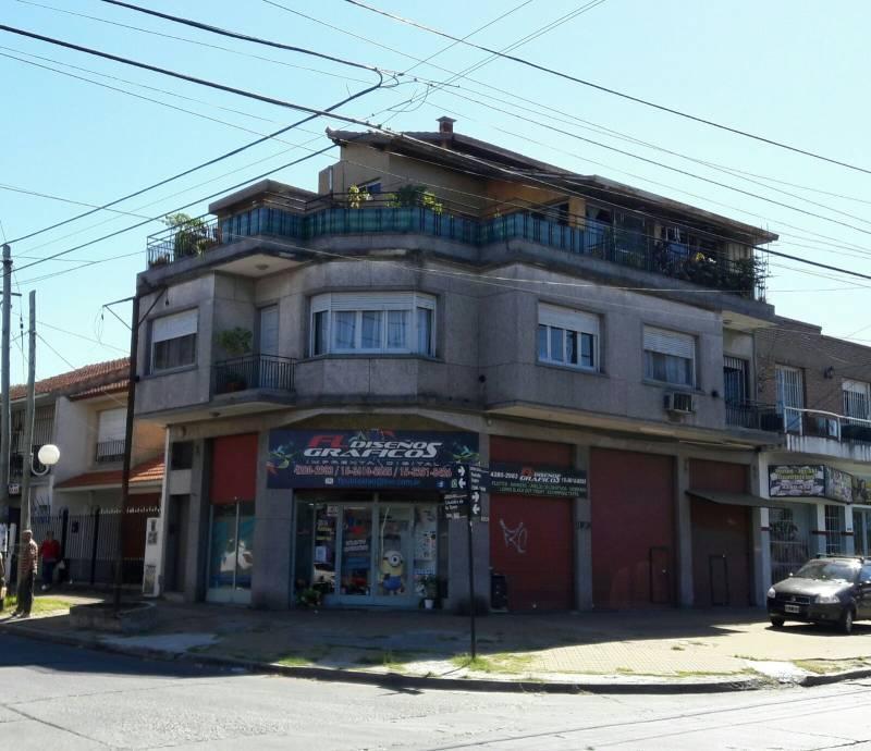 VENTA EN BLOCK 3 LOCALES MAS DEPTO TIPO CASA 4 AMB QUINCHO