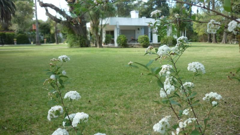 Excelente propiedad Funes  alquiler temporario 3 dormitorios 2000m2 de terreno