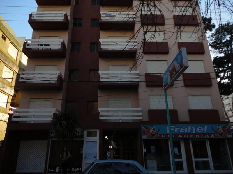 DEPARTAMENTO DE 2 AMBIENTES CONTRA FRENTE CON BALCON