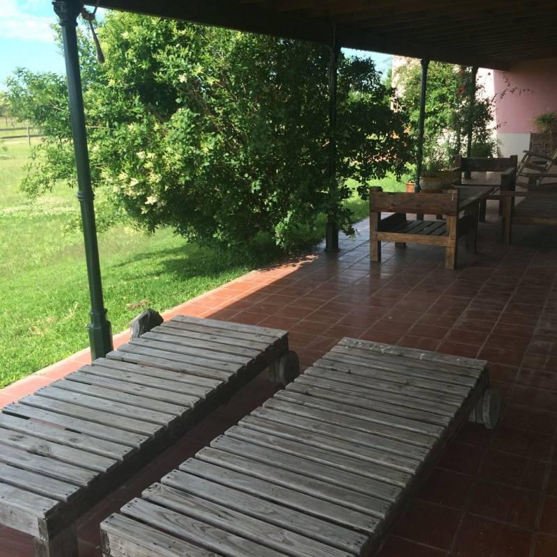 fin de semana octubre largo Casa de cuatro dormitorios en chacras de Olivia lote 1,5 hectareas casa para 10 person