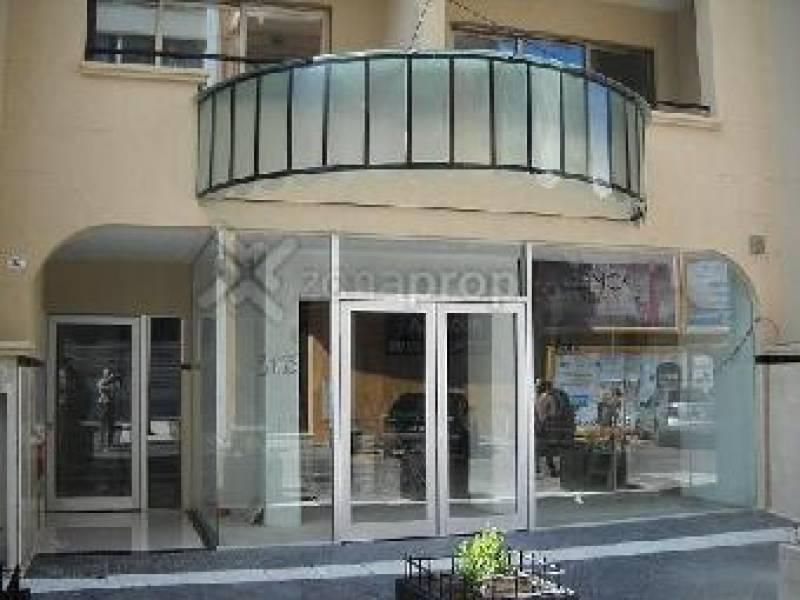 AMPLIO LOCAL A LA CALLE CON RENTA