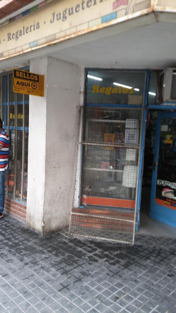 VENDO EXCELENTE LIBRERÍA COMERCIAL Y POLIRRUBROS POR NO PODER ATENDERLA