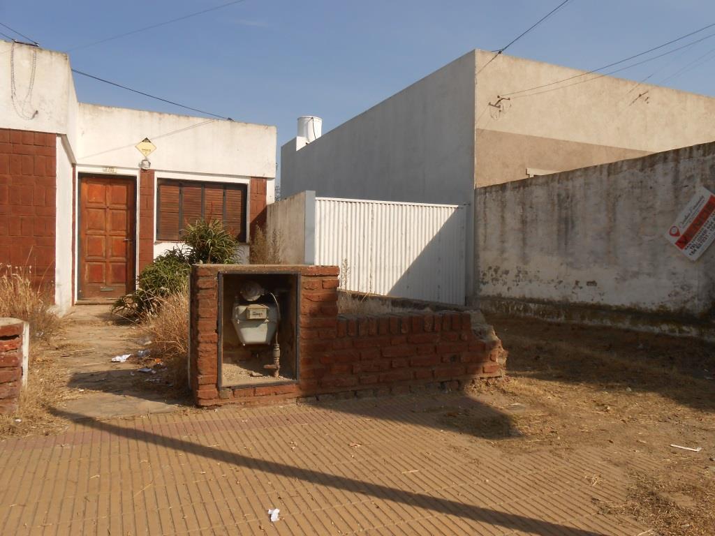 FRENTE A CANCHA DE FERRO. LOTE CON GALPONES Y ESPACIO PARA LOCAL AL FRENTE