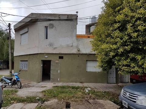 CASA DE DOS DORMITORIOS COCHERA PARA 2 AUTOS PUEYRREDÓN 4500